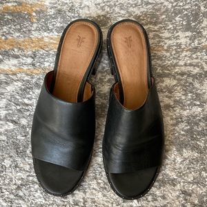 Brand new - worn 2-3 times women’s heeled mule sandal